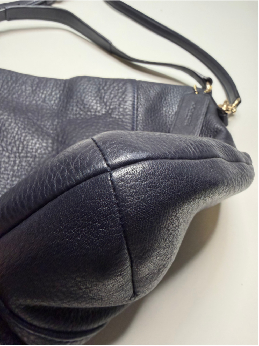 Gorgeous coach navy blue leather shoulder bag with removable Crossbody strap ￼ - Picture 4 of 11